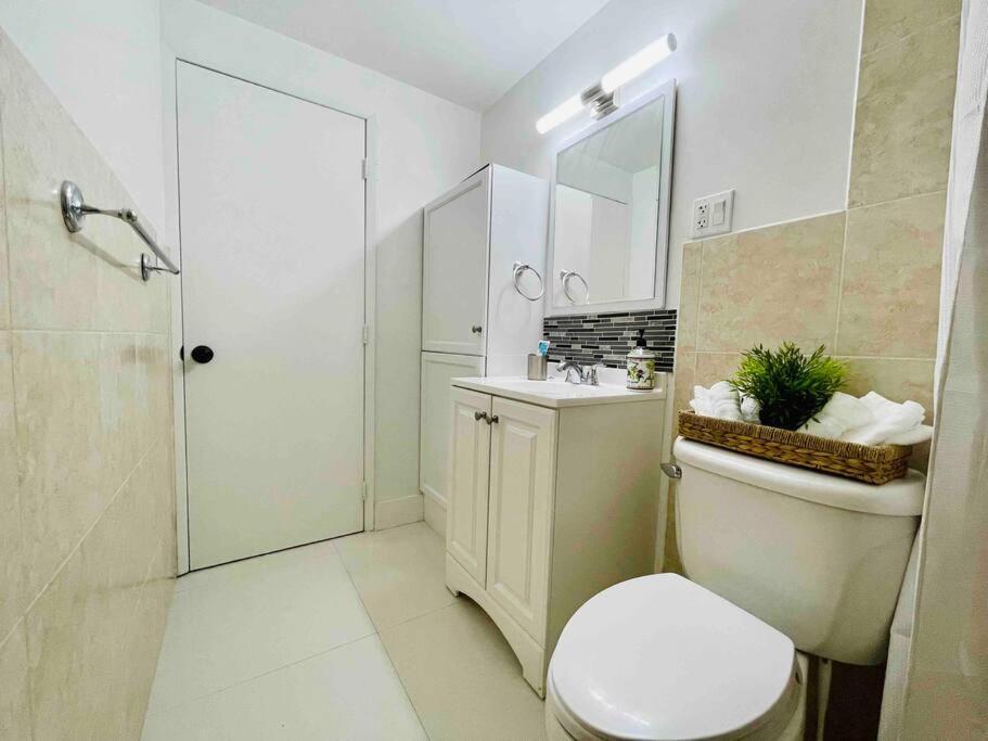 Sleeps 3, Cozy, Boho Style, In The Heart Of -free Parking Apartment Miami