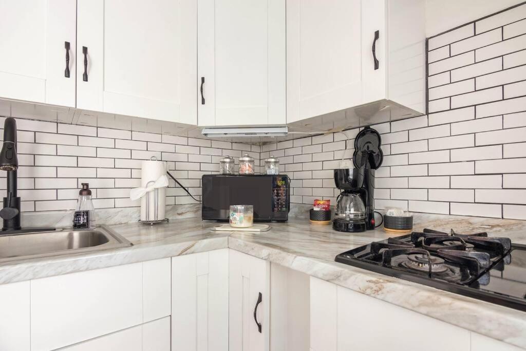 Apartment Sleeps 3, Cozy, Boho Style, In The Heart Of -free Parking