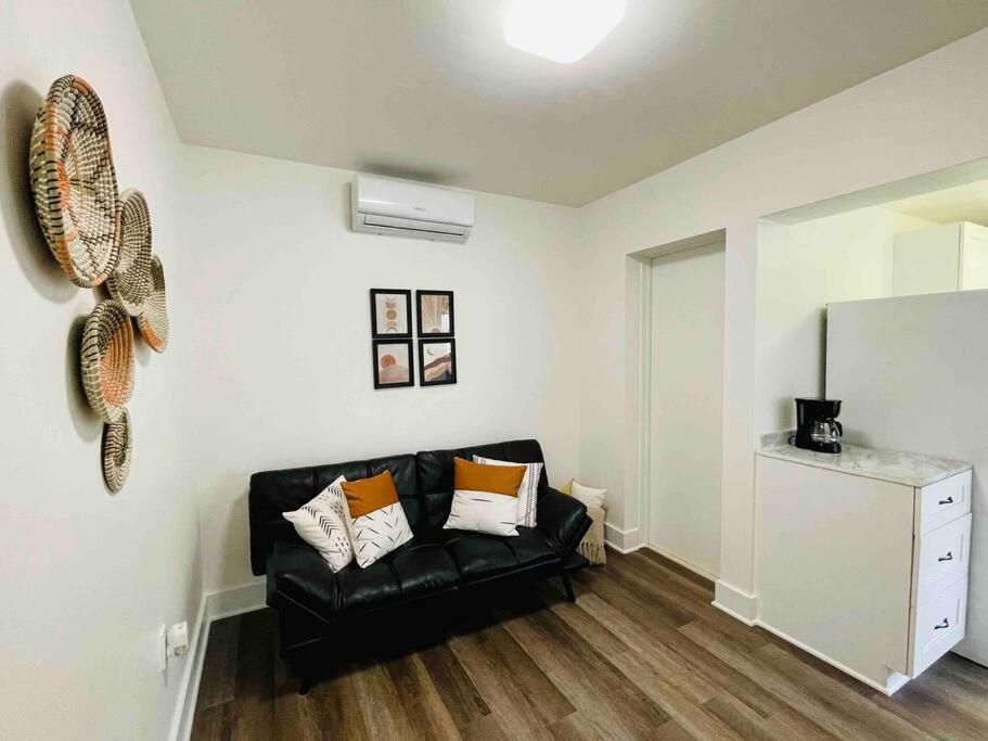 Apartment Sleeps 3, Cozy, Boho Style, In The Heart Of -free Parking