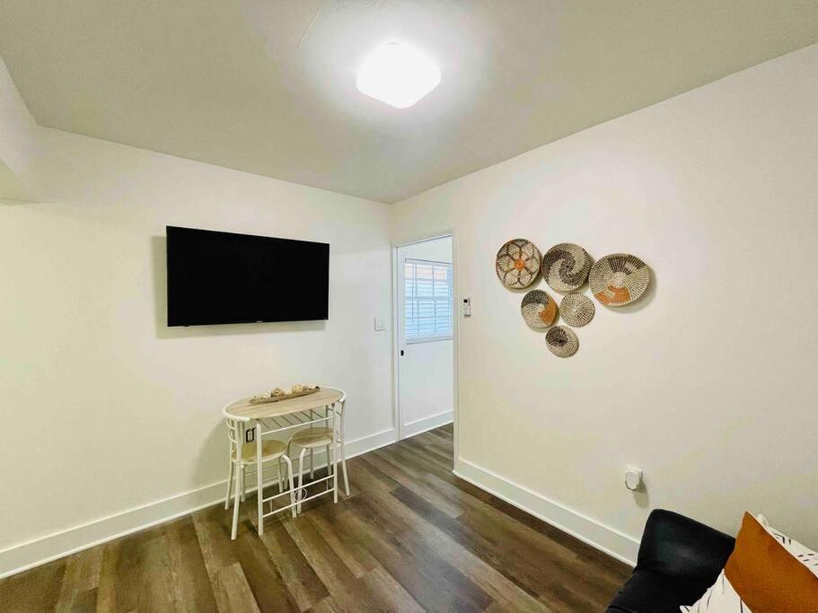 Sleeps 3, Cozy, Boho Style, In The Heart Of -free Parking * Miami
