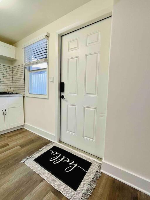Apartment Sleeps 3, Cozy, Boho Style, In The Heart Of -free Parking *