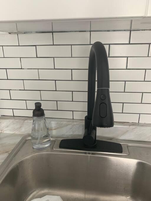 Apartment Sleeps 3, Cozy, Boho Style, In The Heart Of -free Parking
