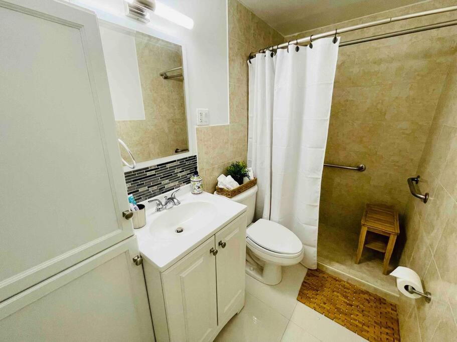 Sleeps 3, Cozy, Boho Style, In The Heart Of -free Parking Apartment