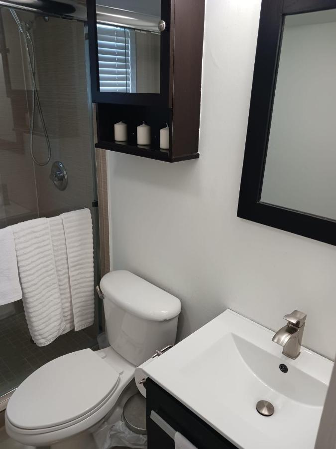 Coconut Grove Green Day's Apartment Miami