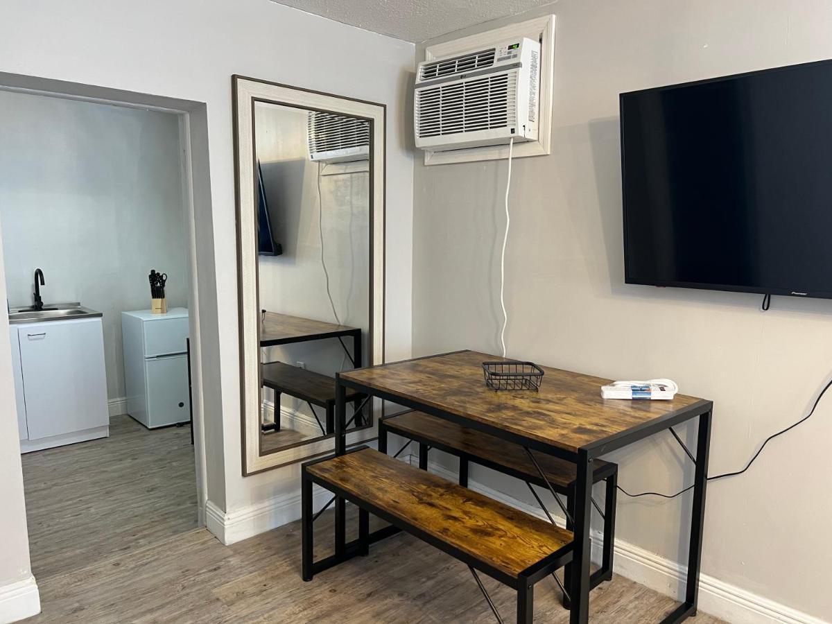 Coral Gable Studio W/free Parking & Wifi Guest house Miami