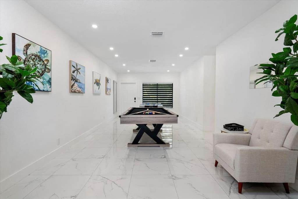 Holiday home Villalee-jungle Palm Island White Marble Pool Area