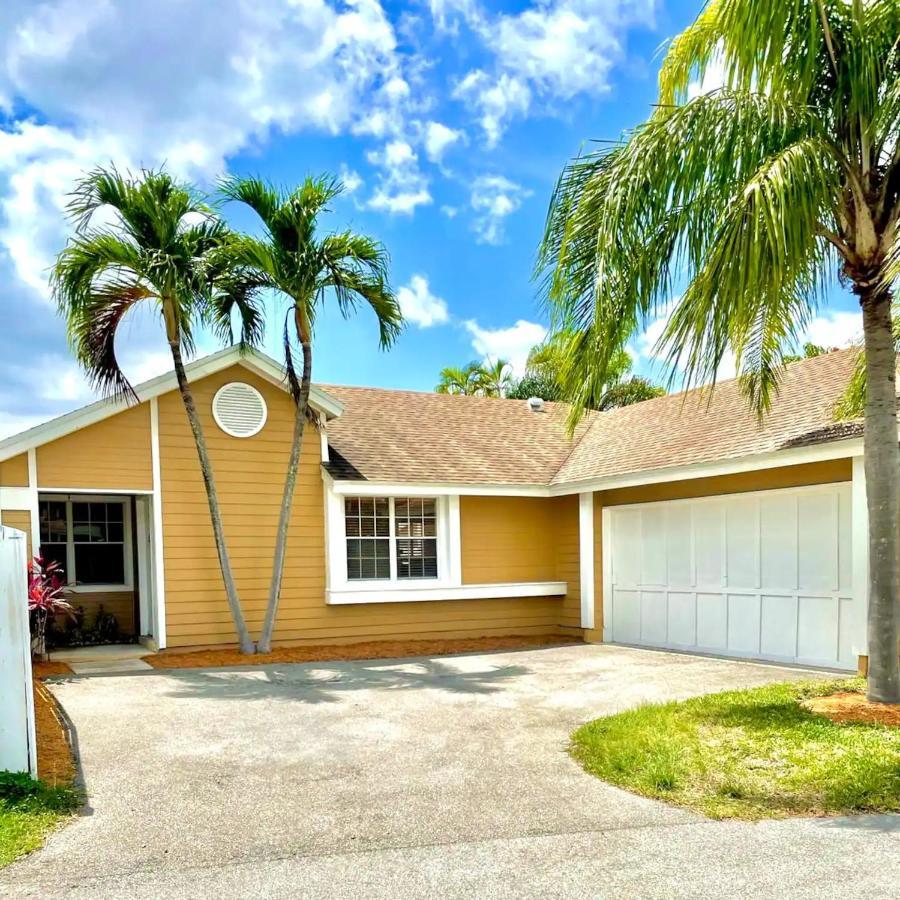 Kendall Keys Oasis W/ Pool, Theater & Arcade Holiday home *
