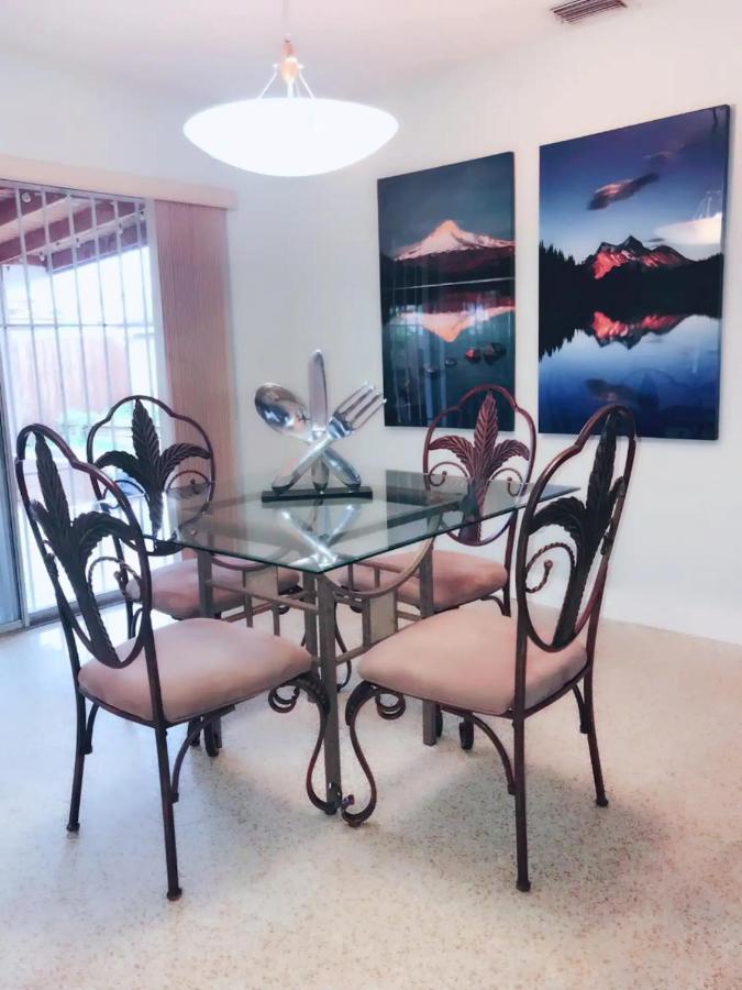 Beautiful 13 Minutes Away From Mia Holiday home