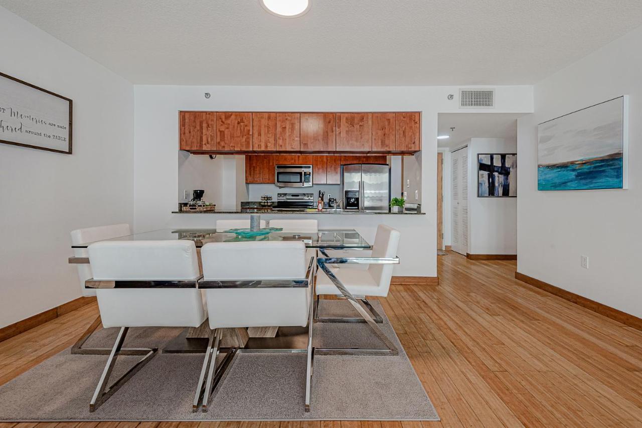 With & Ocean Views! Sleep Up To 6! *