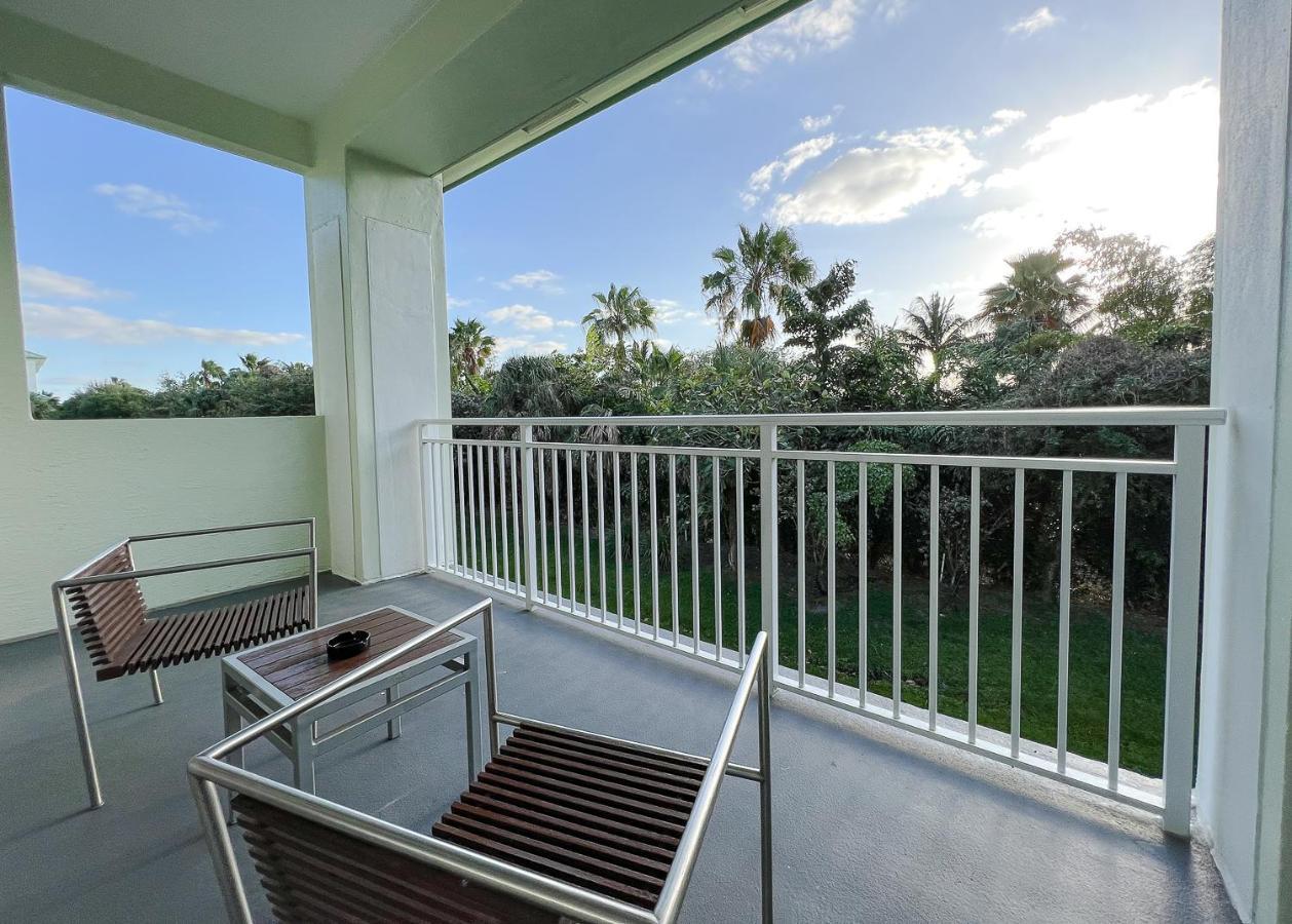 Modern Private Studio - King Bed, Jacuzzi, Balcony And Pool Aparthotel *