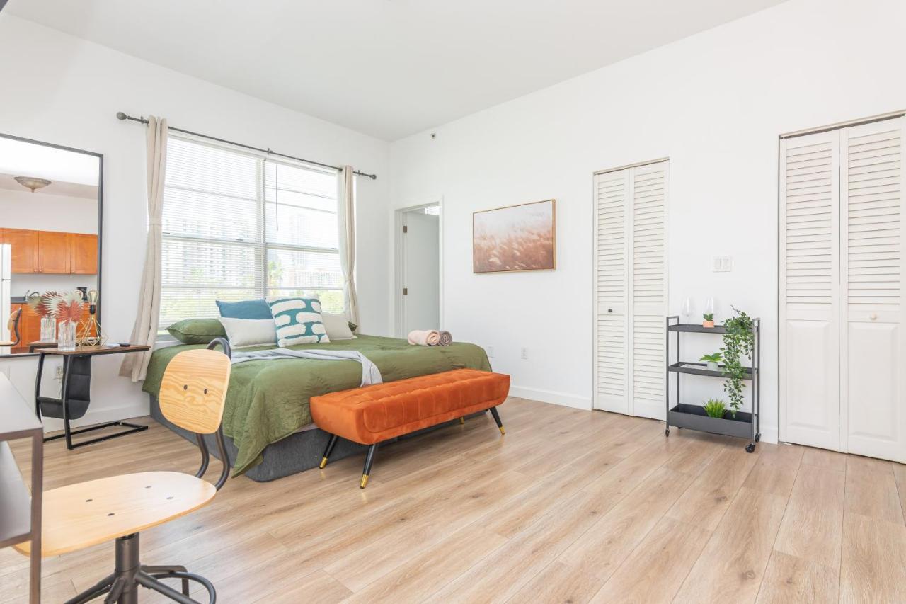 Apartment Downtown With Balcony - 5 Minutes From Wynwood & Port - Art District Near Beach