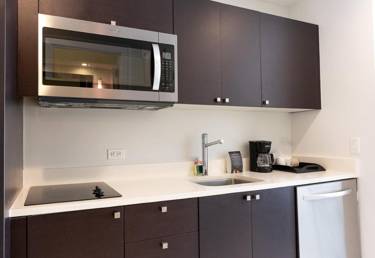 Modern Private Studio - King Bed, Jacuzzi, Balcony And Pool