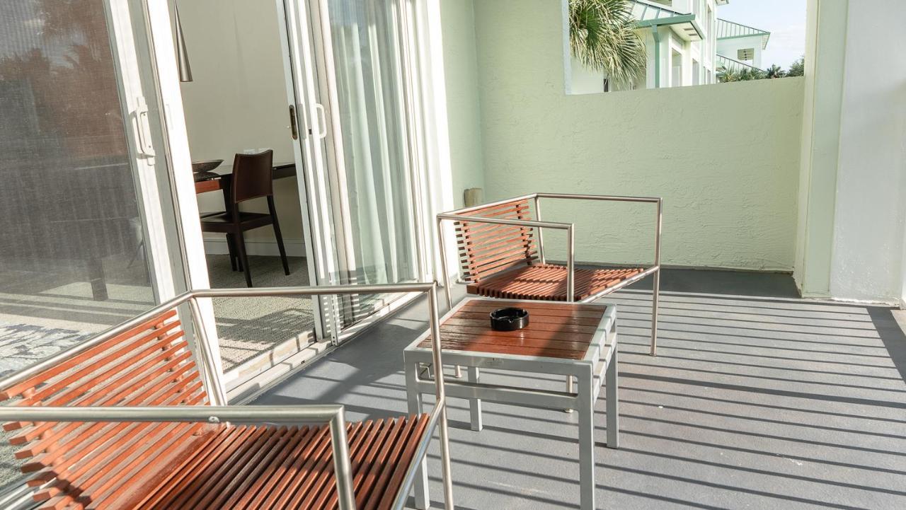 Aparthotel Modern Private Studio - King Bed, Jacuzzi, Balcony And Pool