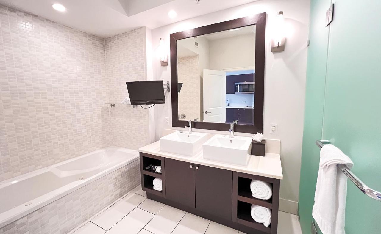 Modern Private Studio - King Bed, Jacuzzi, Balcony And Pool Miami