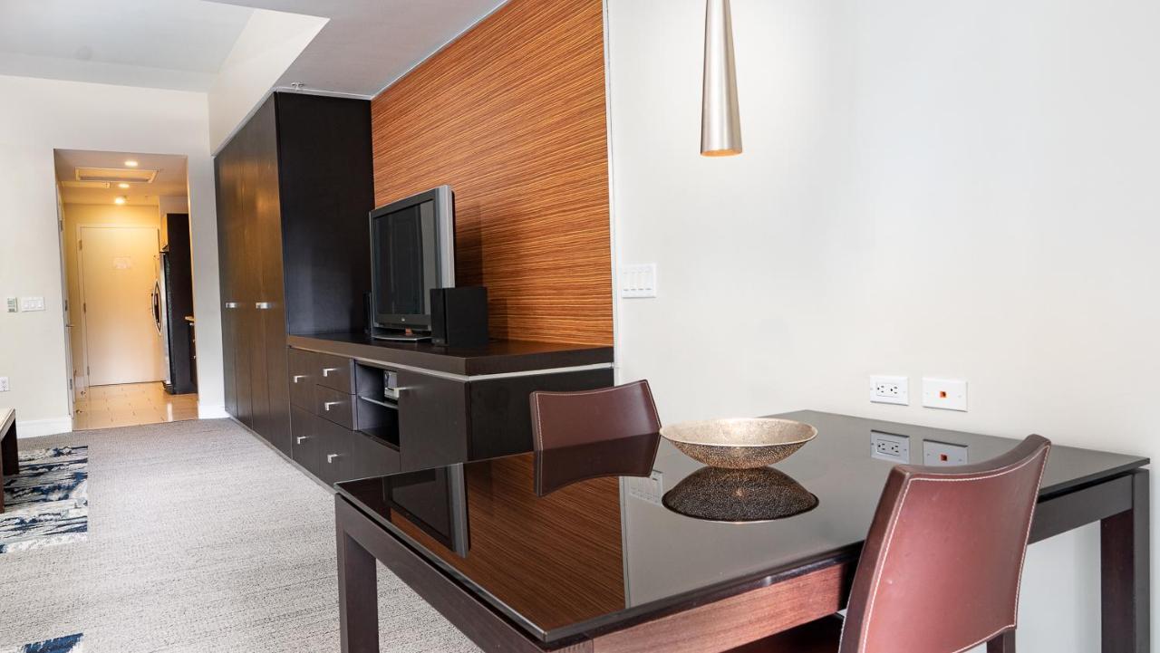 Modern Private Studio - King Bed, Jacuzzi, Balcony And Pool Aparthotel