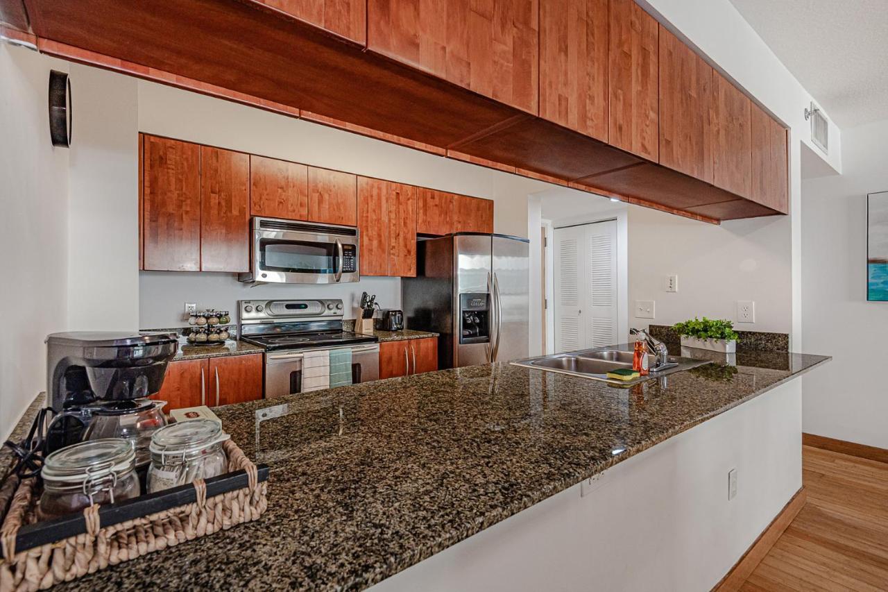 With & Ocean Views! Sleep Up To 6! * Miami