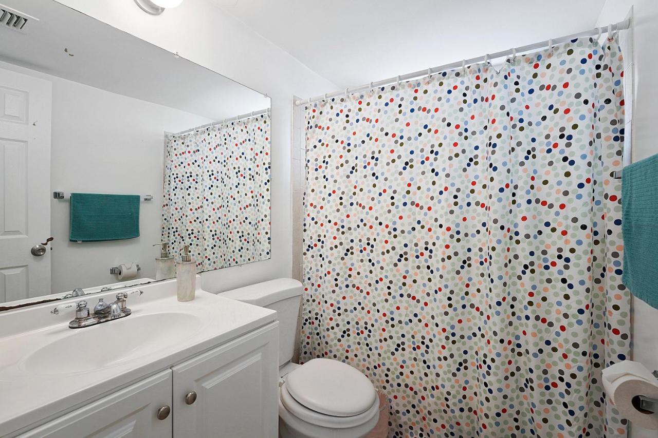 Vibrant 2 Bedroom Apt Near Brickell Apartment