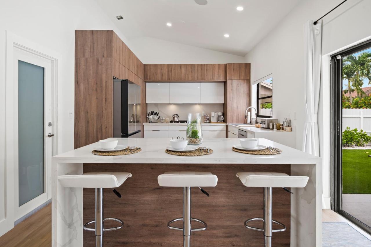 Paradise Miami, Luxury Gem With Heated Pool, Game Room, Fire Pit, 3 Bed 2 Bath * Miami