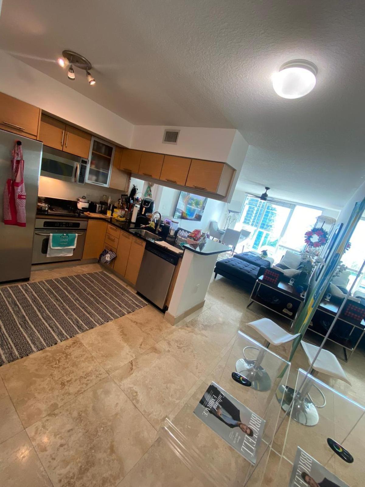 Comfortable In The Brickell Center Area Homestay