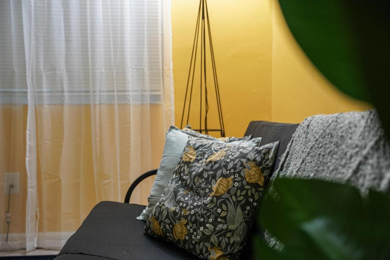 Vibrant 2 Bedroom Apt Near Brickell *
