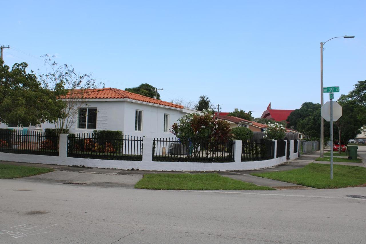 Main House 3 Bed 2 Bath & 1 Bed 1 Bath Holiday home *