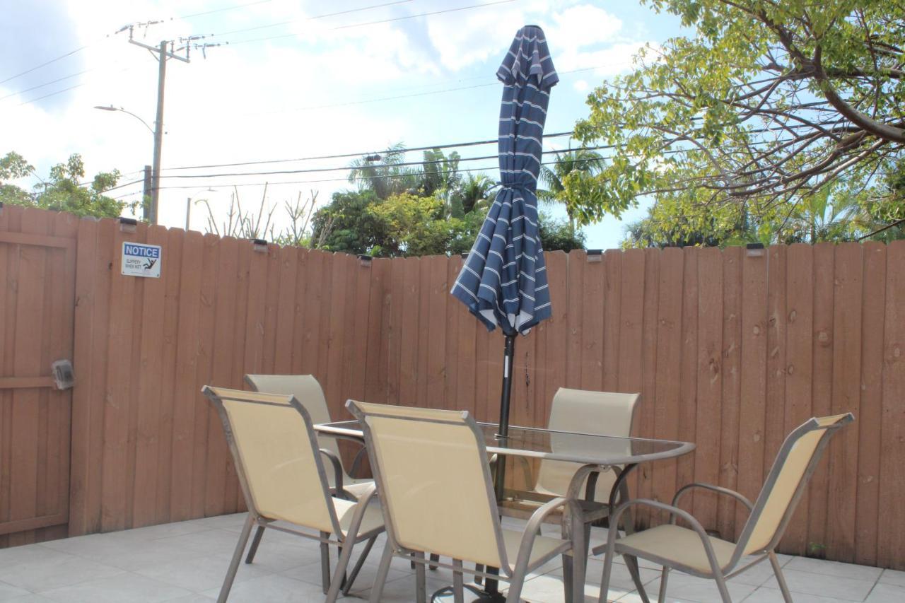 Main House 3 Bed 2 Bath & 1 Bed 1 Bath *