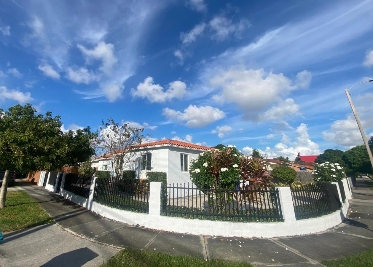Main House 3 Bed 2 Bath & 1 Bed 1 Bath *