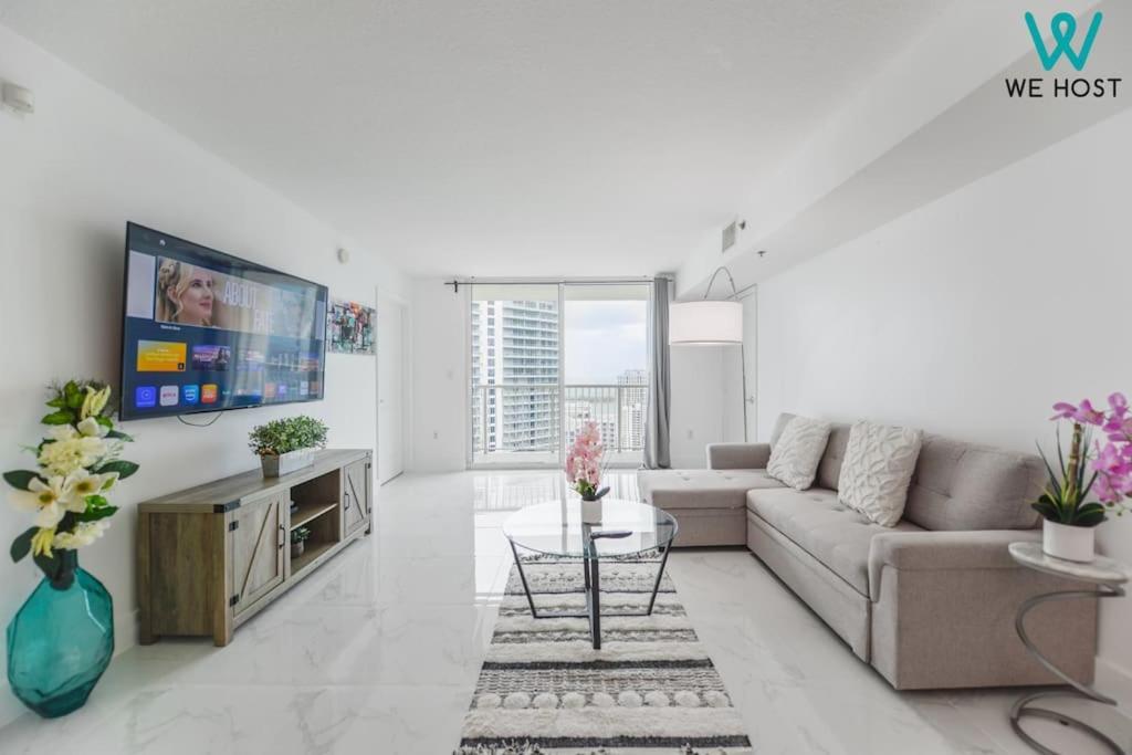 Apartment We Host- Awesome Penthouse Apt Brickell W-pool