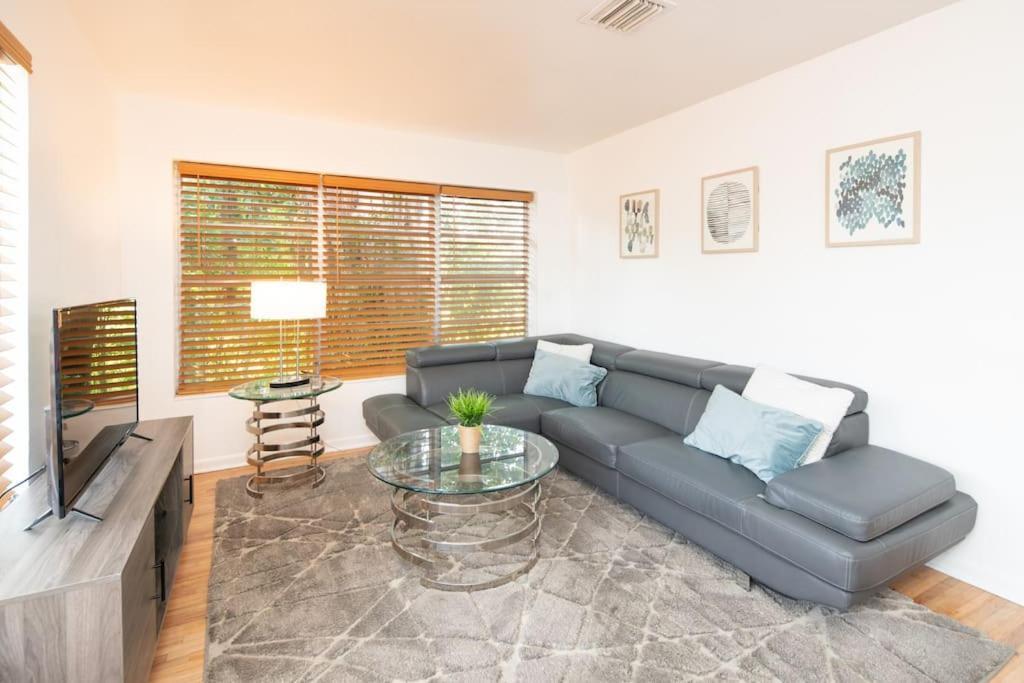 Holiday home Modern 5 Bedroom 15 Min To The *