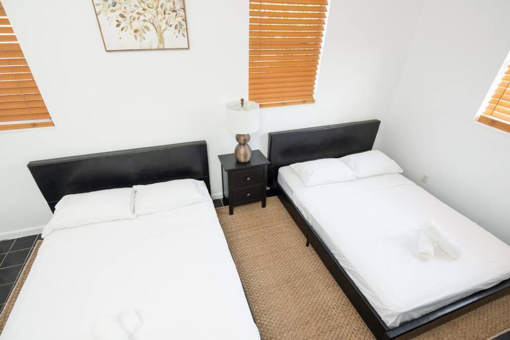 Modern 5 Bedroom 15 Min To The Holiday home