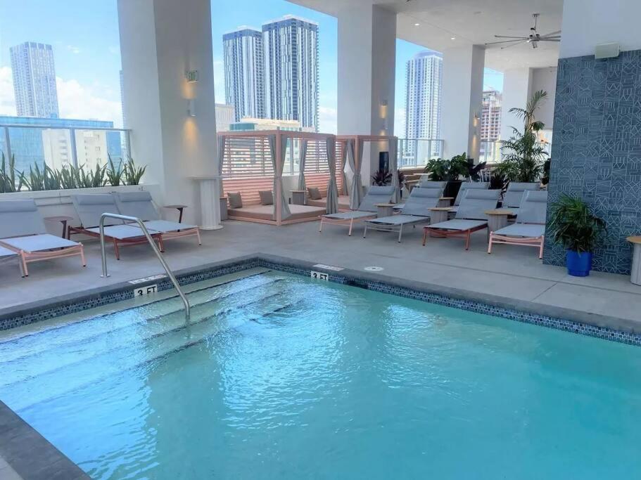 Amazing In Downtown Miami/brickell W/parking Apartment