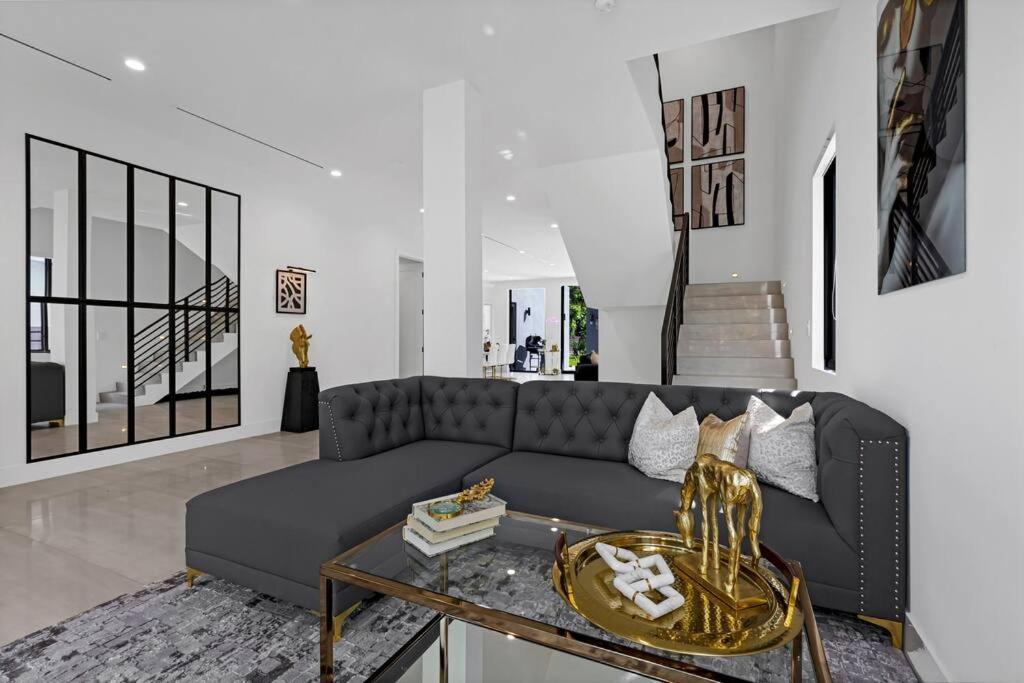 Modern W/ Amenities & Salt Water Pool