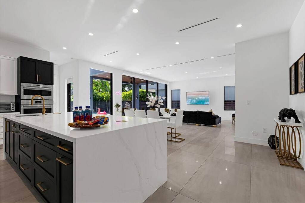 Modern W/ Amenities & Salt Water Pool Villa *