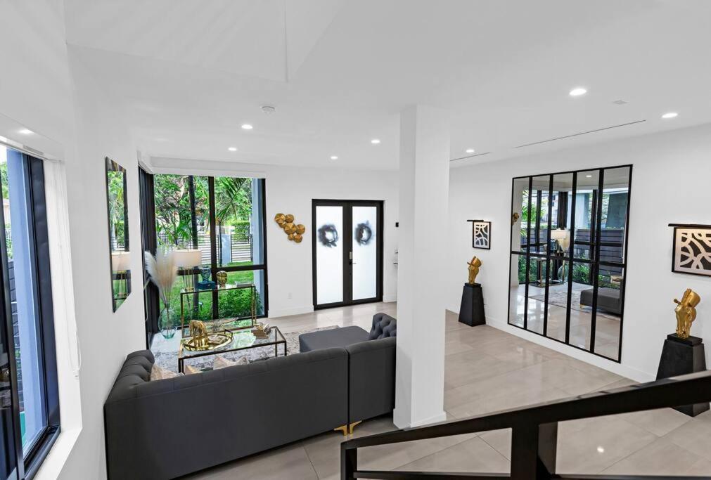 Villa Modern W/ Amenities & Salt Water Pool Miami