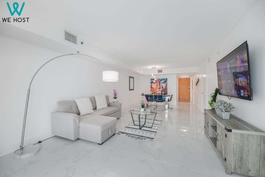 We Host- Awesome Penthouse Apt Brickell W-pool Apartment Miami