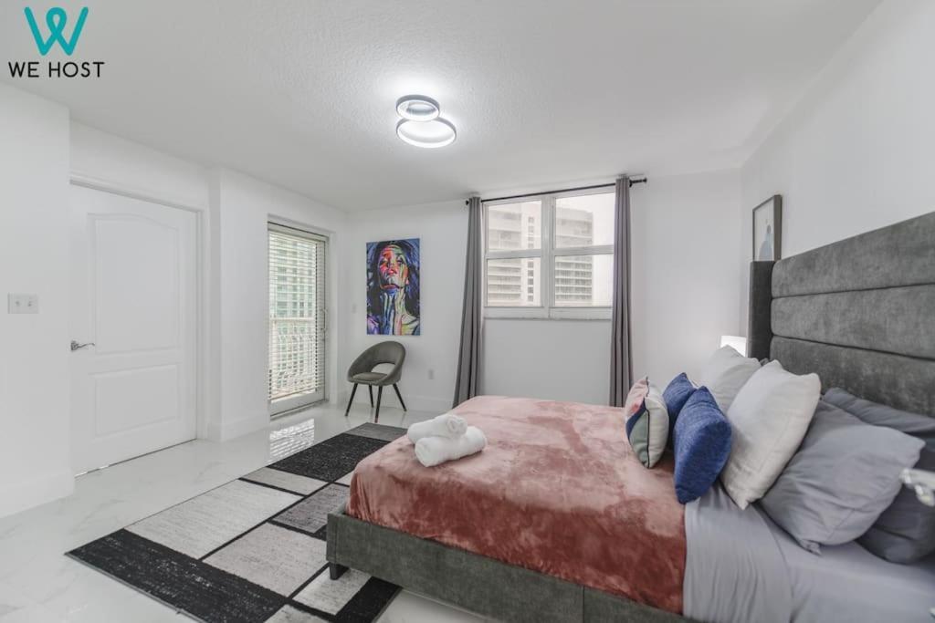 We Host- Awesome Penthouse Apt Brickell W-pool Apartment *