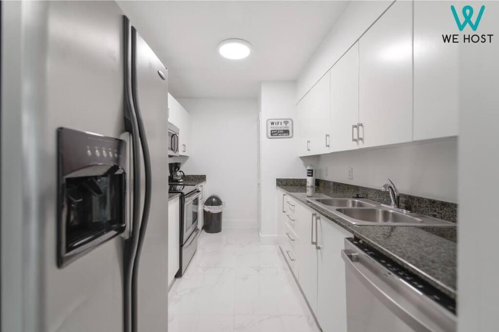 We Host- Awesome Penthouse Apt Brickell W-pool Apartment