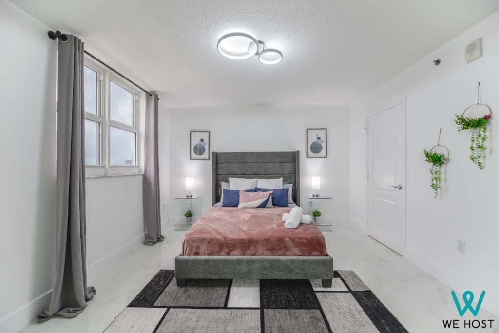 Apartment We Host- Awesome Penthouse Apt Brickell W-pool *