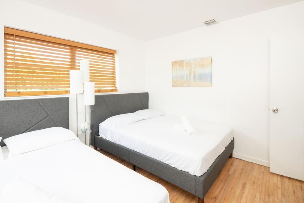 Holiday home Modern 5 Bedroom 15 Min To The *