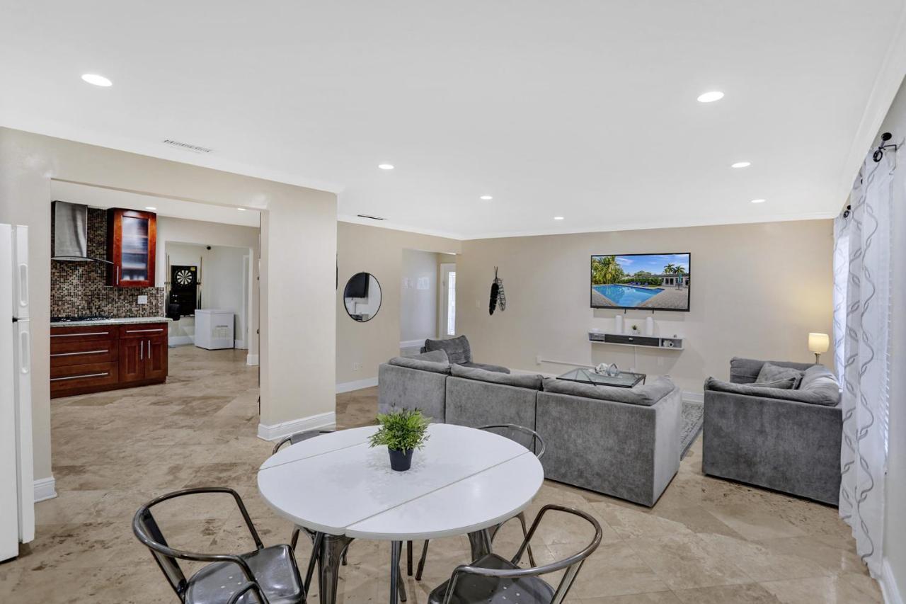 Casa Ria Luxury House & Private Pool Near Aventura Mall Villa *