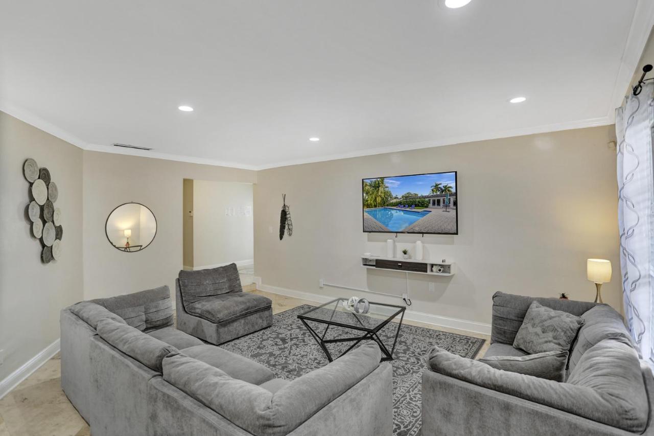 Casa Ria Luxury House & Private Pool Near Aventura Mall Miami