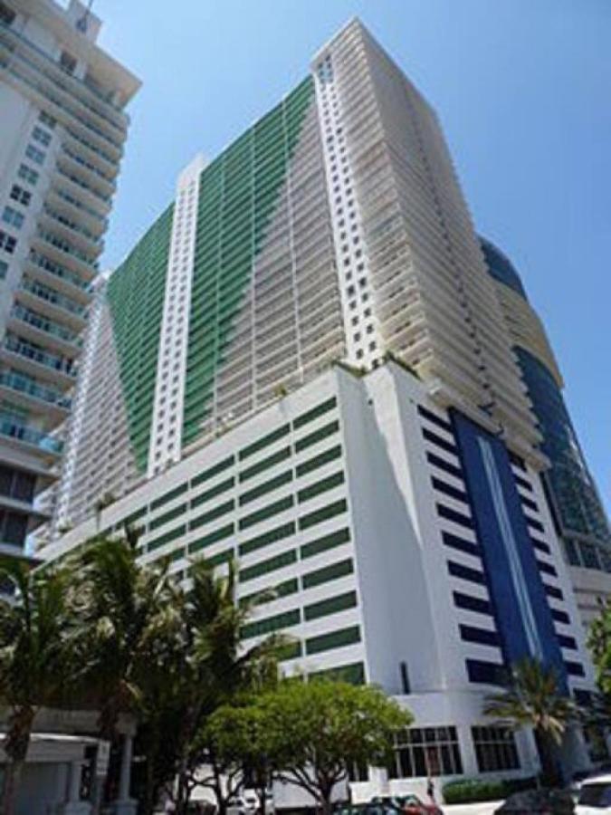 Super Cool 1br In Brickell With Parking *