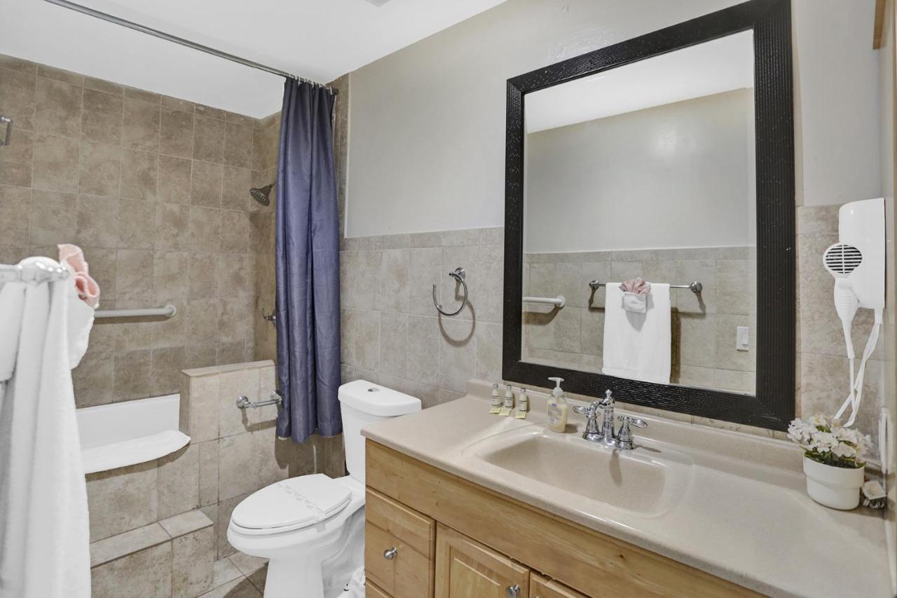 Casa Ria Luxury House & Private Pool Near Aventura Mall