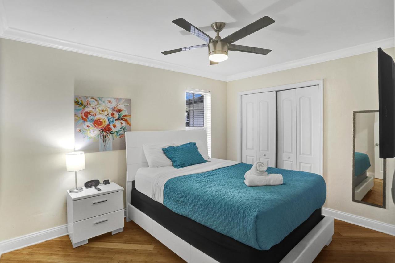 Casa Ria Luxury House & Private Pool Near Aventura Mall Villa *