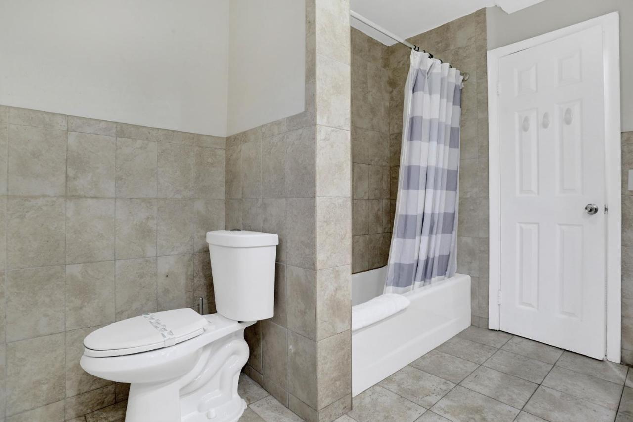 Villa Casa Ria Luxury House & Private Pool Near Aventura Mall Miami