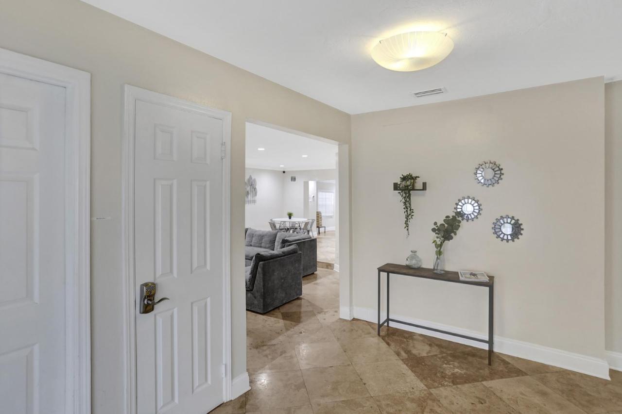 Villa Casa Ria Luxury House & Private Pool Near Aventura Mall *
