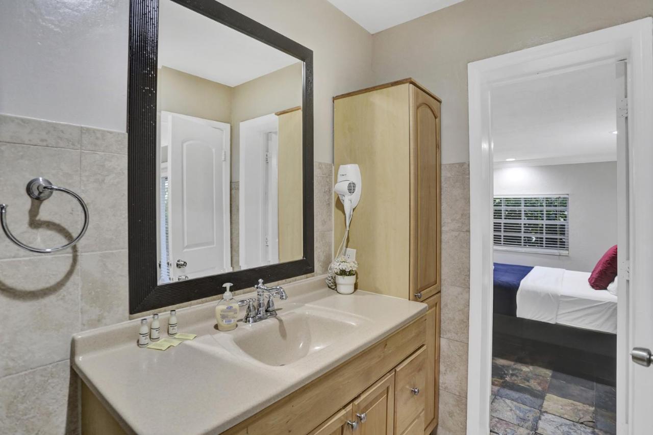 Casa Ria Luxury House & Private Pool Near Aventura Mall *