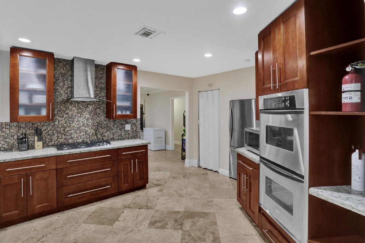 Casa Ria Luxury House & Private Pool Near Aventura Mall