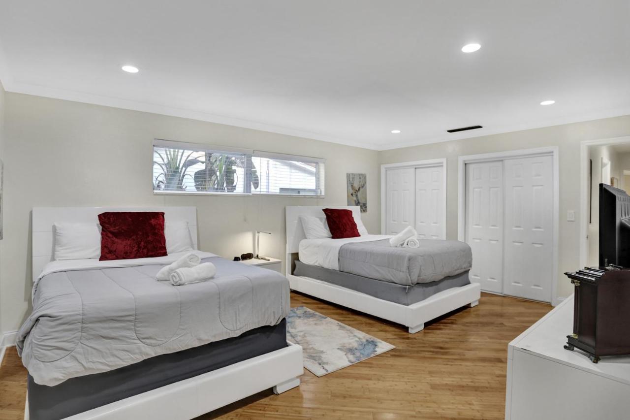 Casa Ria Luxury House & Private Pool Near Aventura Mall Villa *