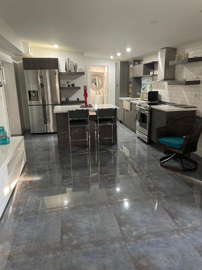 Cozy Triplex Centrally Located Miami